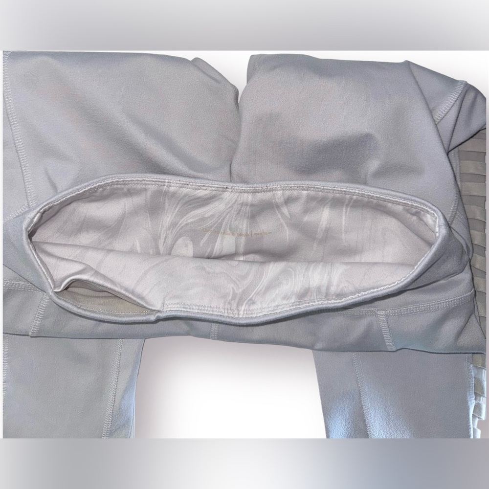 🛍️SALE🛍️ Abercrombie & Fitch Light Gray Sports Bra & Mesh Detail Leggings (2PCs) - Picture 11 of 11